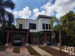 NEX-216616 - Casa en Venta, con 3 recamaras, con 3 baños, con 287.5 m2 de construcción en Yucatán Country Club, CP 97308, Yucatán.