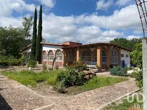 NEX-208805 - Casa en Venta, con 5 recamaras, con 4 baños, con 295.72 m2 de construcción en Zona Centro, CP 79560, San Luis Potosí.