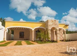 NEX-208469 - Casa en Venta, con 3 recamaras, con 2 baños, con 235.93 m2 de construcción en Valladolid Centro, CP 97780, Yucatán.