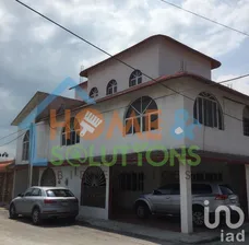 NEX-207306 - Casa en Venta, con 7 recamaras, con 3 baños, con 240 m2 de construcción en Maderas, CP 24154, Campeche.
