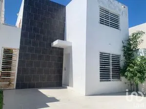 NEX-207328 - Casa en Renta, con 2 recamaras, con 2 baños en 18 de Marzo, CP 24157, Campeche.