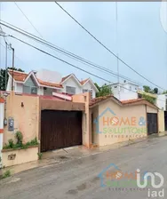 NEX-207400 - Casa en Renta, con 5 recamaras, con 4 baños, con 1000 m2 de construcción en Playa Norte, CP 24115, Campeche.