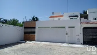 NEX-215442 - Casa en Renta, con 4 recamaras, con 3 baños en Villa Marina, CP 24157, Campeche.