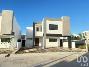 NEX-208974 - Casa en Venta, con 3 recamaras, con 3 baños, con 229.66 m2 de construcción en Conkal, CP 97345, Yucatán.
