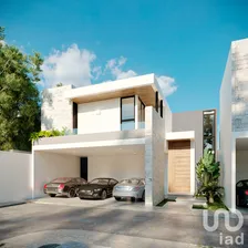 NEX-212069 - Casa en Venta, con 4 recamaras, con 4 baños, con 315 m2 de construcción en Temozon Norte, CP 97302, Yucatán.