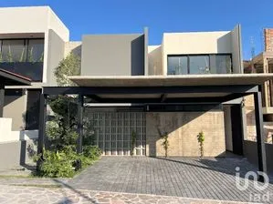 NEX-216167 - Casa en Venta, con 3 recamaras, con 4 baños, con 242 m2 de construcción en Altozano el Nuevo Querétaro, CP 76237, Querétaro.