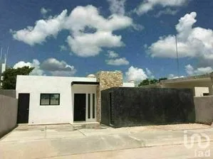 NEX-208095 - Casa en Venta, con 2 recamaras, con 2 baños en Conkal, CP 97345, Yucatán.
