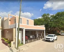 NEX-211295 - Casa en Venta, con 4 recamaras, con 6 baños, con 247.59 m2 de construcción en Nuevo Yucatán, CP 97147, Yucatán.