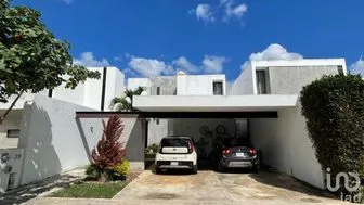 NEX-215621 - Casa en Venta, con 3 recamaras, con 3 baños, con 239.36 m2 de construcción en Cholul, CP 97305, Yucatán.
