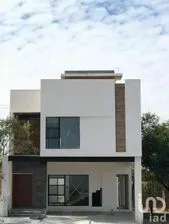 NEX-207932 - Casa en Venta, con 3 recamaras, con 2 baños, con 220 m2 de construcción en Lomas de Lourdes, CP 25090, Coahuila.