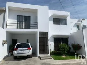 NEX-208712 - Casa en Venta, con 3 recamaras, con 2 baños, con 170 m2 de construcción en Centro Jiutepec, CP 62550, Morelos.