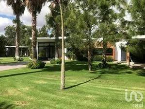 NEX-207920 - Casa en Venta, con 4 recamaras, con 4 baños, con 700 m2 de construcción en Bosques la Florida, CP 78420, San Luis Potosí.
