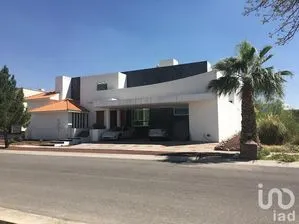 NEX-208223 - Casa en Venta, con 3 recamaras, con 3 baños, con 433 m2 de construcción en Club de Golf la Loma, CP 78215, San Luis Potosí.