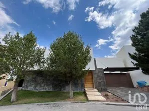 NEX-210583 - Casa en Venta, con 4 recamaras, con 4 baños, con 466 m2 de construcción en Club de Golf la Loma, CP 78215, San Luis Potosí.