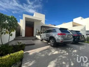 NEX-211695 - Casa en Venta, con 3 recamaras, con 3 baños, con 315 m2 de construcción en Monterra, CP 78215, San Luis Potosí.