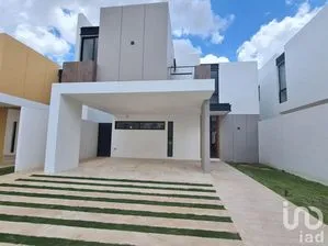 NEX-208825 - Casa en Venta, con 4 recamaras, con 5 baños, con 221.08 m2 de construcción en Cholul, CP 97305, Yucatán.