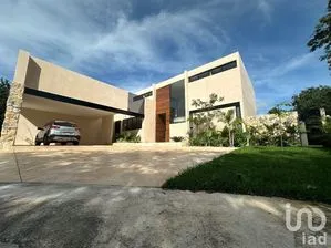 NEX-214914 - Casa en Venta, con 3 recamaras, con 4 baños, con 427.28 m2 de construcción en Dzibilchaltún, CP 97305, Yucatán.