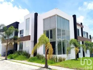 NEX-210236 - Casa en Renta, con 4 recamaras, con 3 baños, con 358 m2 de construcción en Lomas de Angelópolis II, CP 72830, Puebla.