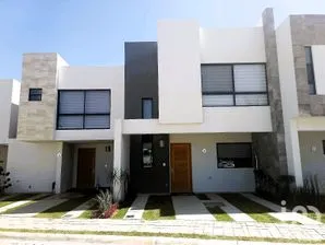 NEX-212593 - Casa en Renta, con 3 recamaras, con 3 baños, con 130 m2 de construcción en Lomas de Angelópolis, CP 72830, Puebla.
