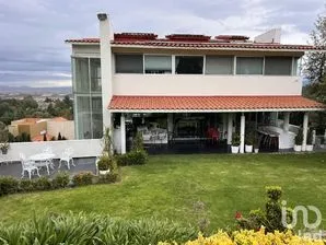 NEX-213507 - Casa en Renta, con 4 recamaras, con 5 baños, con 700 m2 de construcción en Club de Golf los Encinos, CP 52005, México.