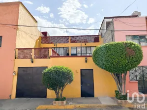 NEX-174653 - Casa en Venta, con 3 recamaras, con 2 baños, con 170 m2 de construcción en San Rafael, CP 54120, México.