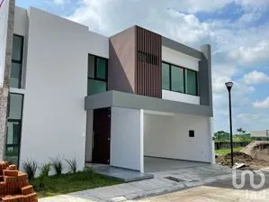 NEX-174078 - Casa en Venta, con 3 recamaras, con 3 baños, con 266 m2 de construcción en Lomas Diamante, CP 95264, Veracruz de Ignacio de la Llave.