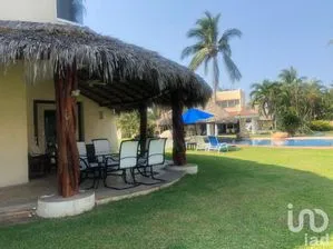 NEX-210279 - Casa en Renta, con 6 recamaras, con 6 baños, con 1040 m2 de construcción en Playa Diamante, CP 39897, Guerrero.