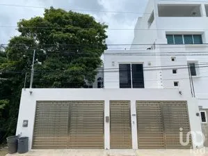 NEX-212799 - Casa en Venta, con 3 recamaras, con 3 baños, con 190 m2 de construcción en Supermanzana 313, CP 77533, Quintana Roo.