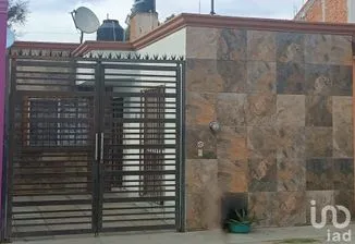 NEX-192310 - Casa en Venta, con 3 recamaras, con 1 baño, con 63 m2 de construcción en Residencial Floresta, CP 36595, Guanajuato.