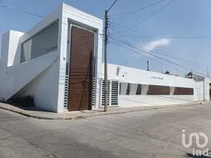 NEX-212599 - Oficina en Venta, con 4 recamaras, con 3 baños, con 190 m2 de construcción en Renovación, CP 36530, Guanajuato.