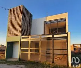 NEX-212683 - Casa en Venta, con 4 recamaras, con 2 baños, con 250 m2 de construcción en Arco Real, CP 36633, Guanajuato.