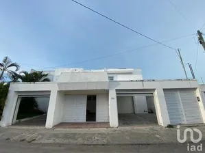 NEX-188917 - Casa en Venta, con 3 recamaras, con 3 baños, con 454 m2 de construcción en Prado, CP 24035, Campeche.