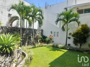 NEX-214618 - Casa en Renta, con 3 recamaras, con 2 baños, con 267 m2 de construcción en Lomas de Cuernavaca, CP 62584, Morelos.