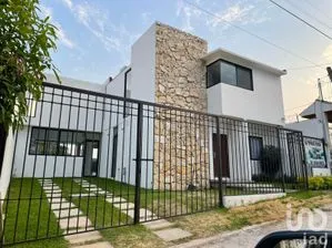 NEX-168423 - Casa en Venta, con 4 recamaras, con 4 baños, con 250 m2 de construcción en Pedregal de Oaxtepec, CP 62738, Morelos.