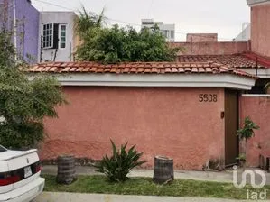 NEX-188857 - Casa en Renta, con 3 recamaras, con 4 baños, con 275 m2 de construcción en La Estancia, CP 45030, Jalisco.