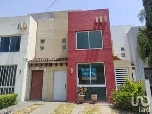 NEX-212586 - Casa en Venta, con 3 recamaras, con 2 baños, con 178 m2 de construcción en Banús, CP 45640, Jalisco.