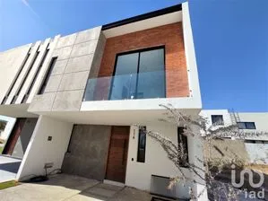 NEX-219711 - Casa en Venta, con 3 recamaras, con 2 baños, con 173 m2 de construcción en Bosques Santa Anita, CP 45645, Jalisco.