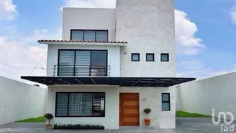 NEX-212931 - Casa en Venta, con 4 recamaras, con 4 baños, con 383 m2 de construcción en Bellavista, CP 52172, México.