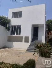 NEX-212855 - Casa en Venta, con 3 recamaras, con 2 baños, con 450 m2 de construcción en Maravillas, CP 62230, Morelos.